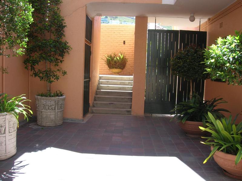 To Let 1 Bedroom Property for Rent in Tamboerskloof Western Cape